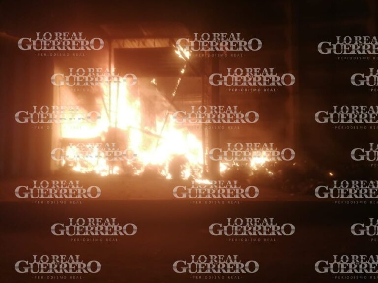 Por quemat basura se incendia local en el boulevard Vicente Guerrero