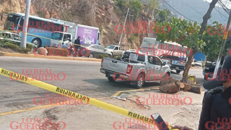 Dejan restos humanos en la batea de una camioneta, en la avenida Ruiz Cortinez, en Acapulco